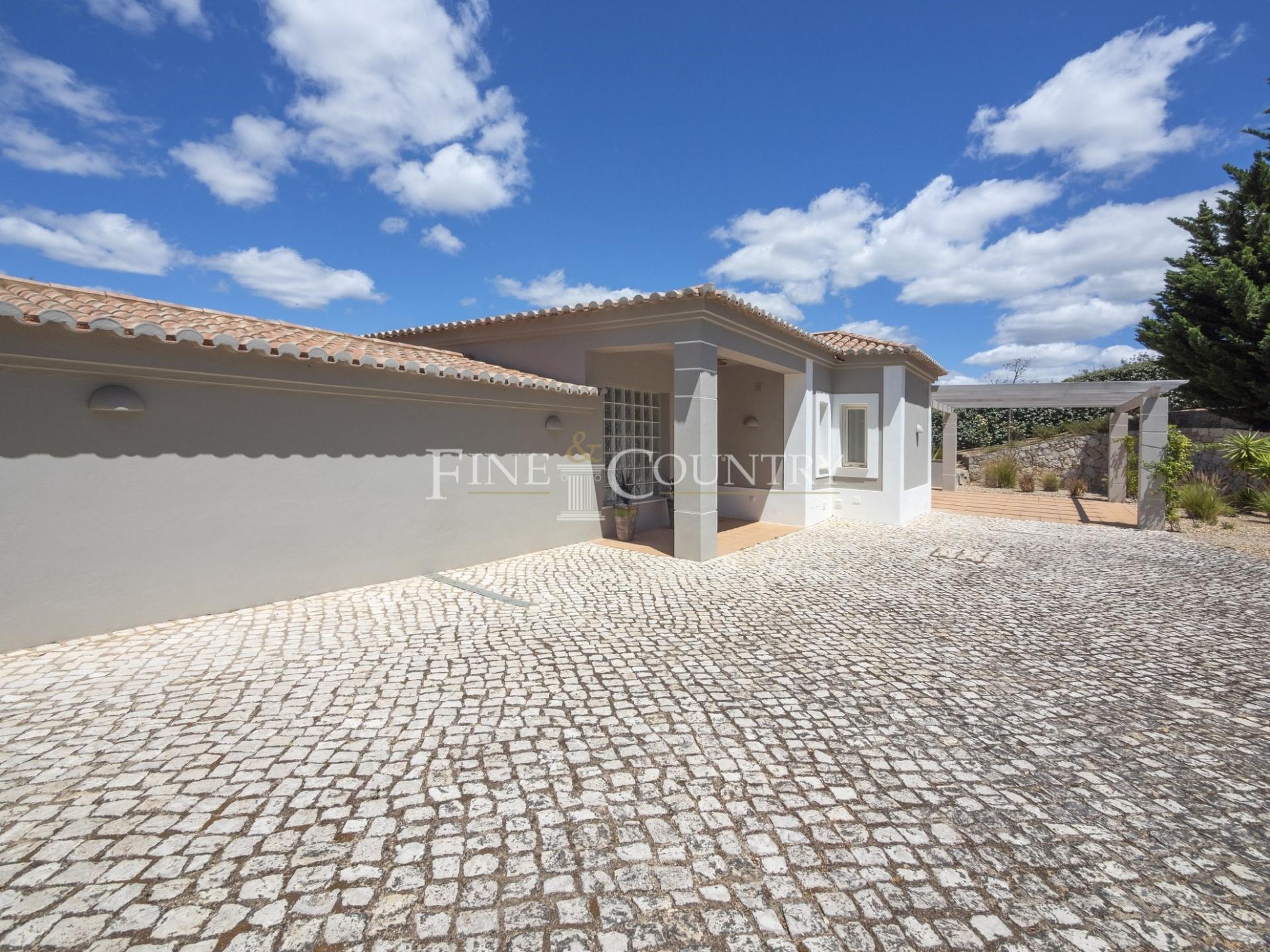 Detached House for sale with 3 bedrooms, Carvoeiro Independent 3