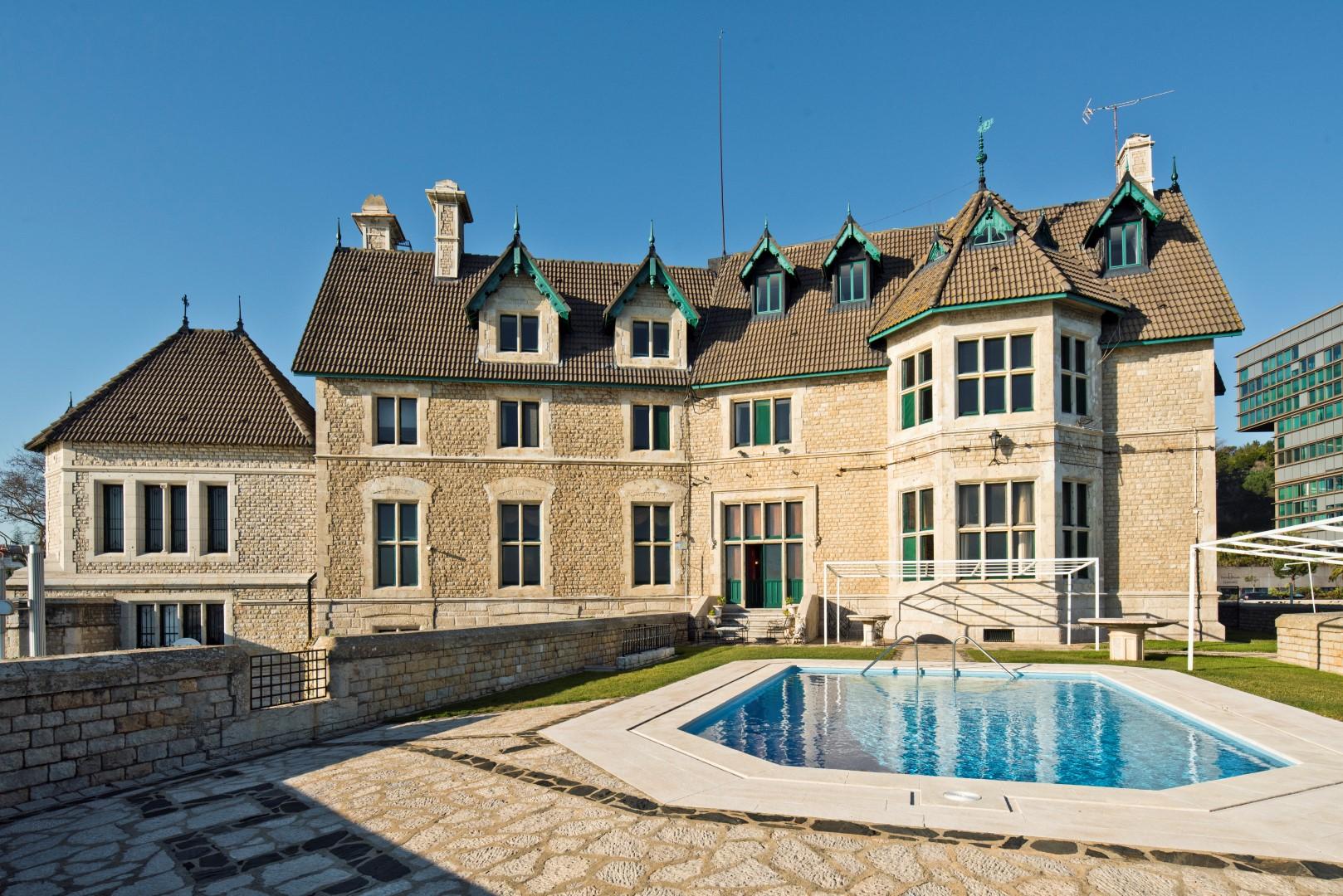 17 bedroom Manor House for sale in Cascais
