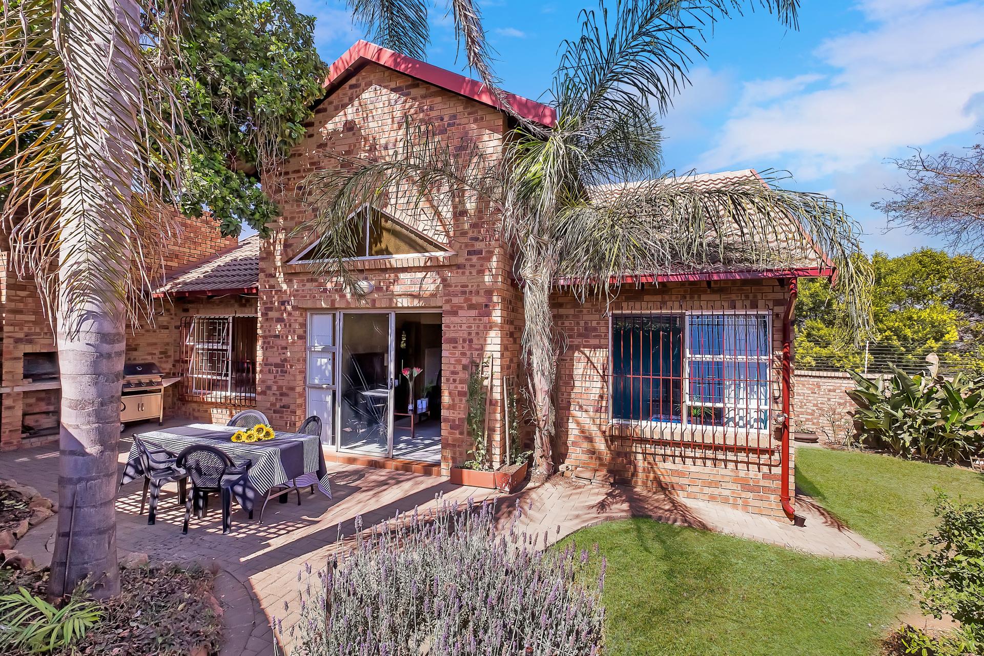 4 bedroom Town House for sale in Roodepoort
