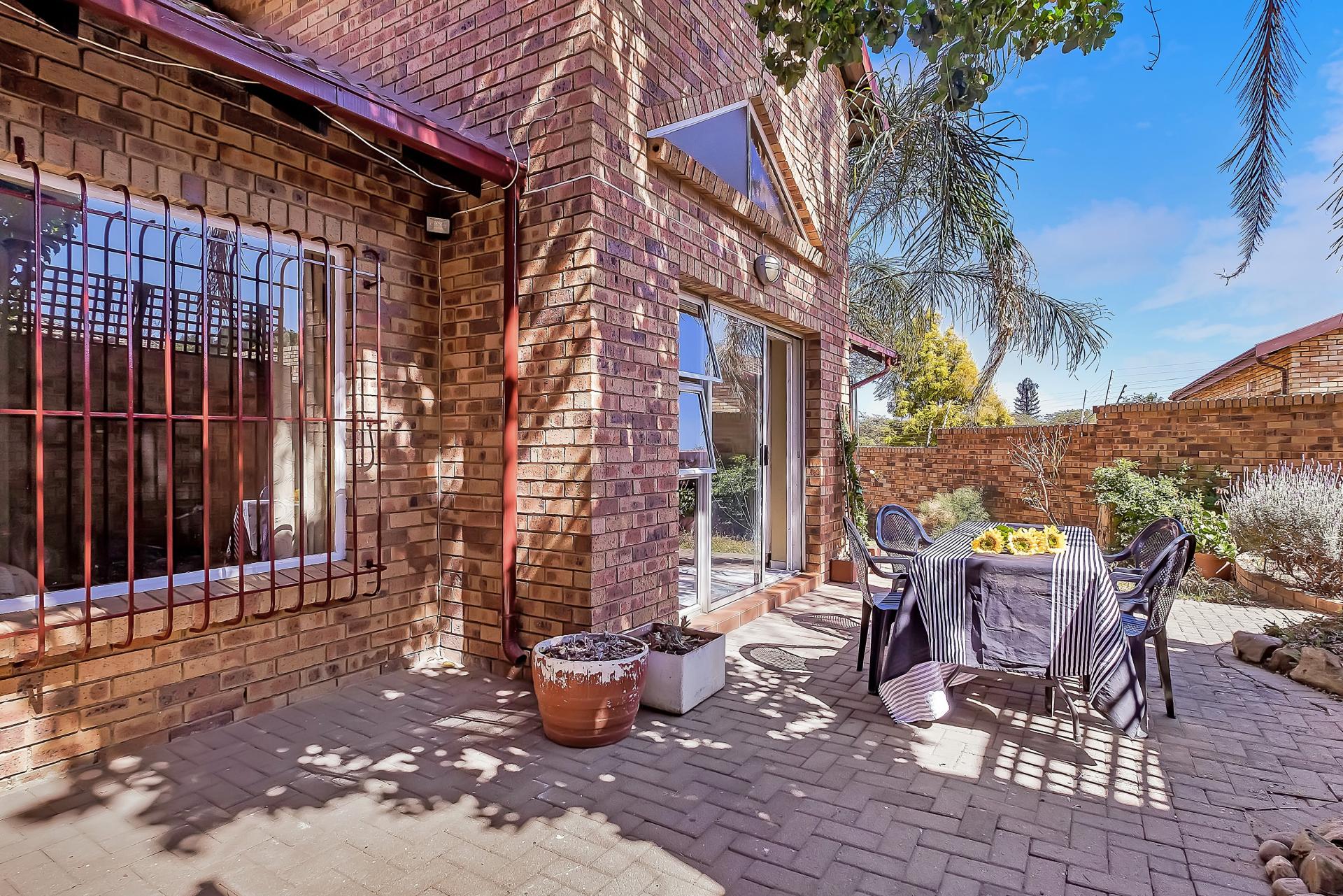 4 bedroom Town House for sale in Roodepoort