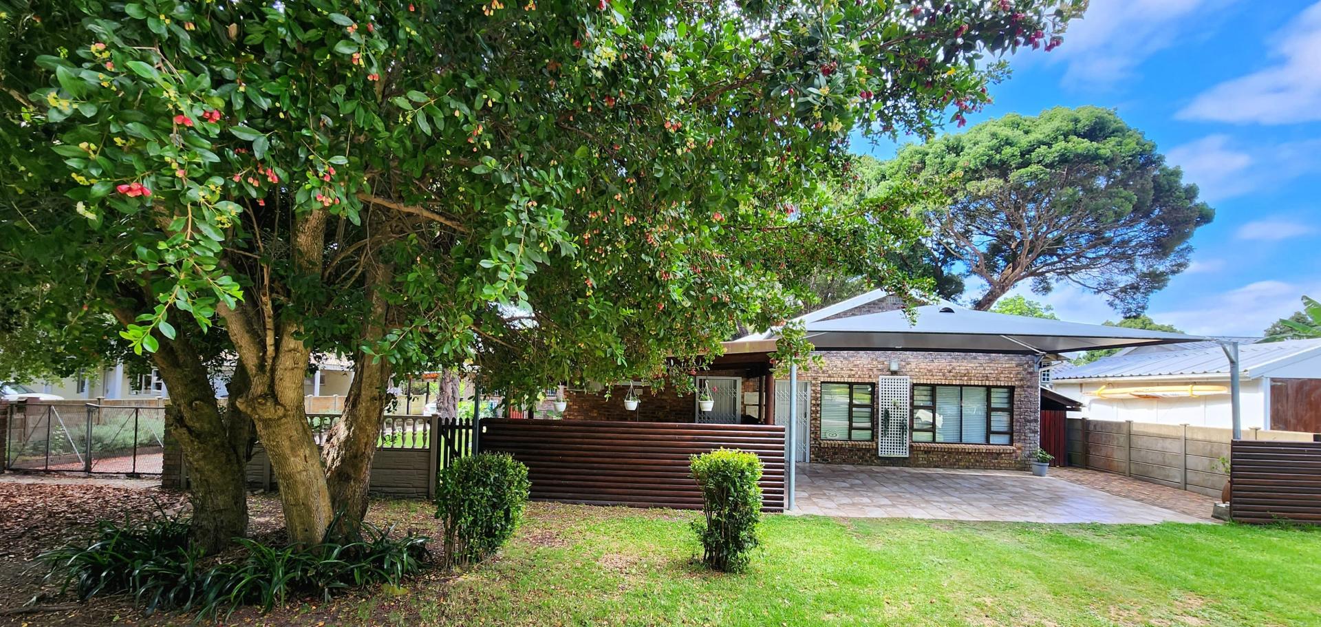 House for sale with 5 bedrooms, 326, Elft Avenue Fine & Country