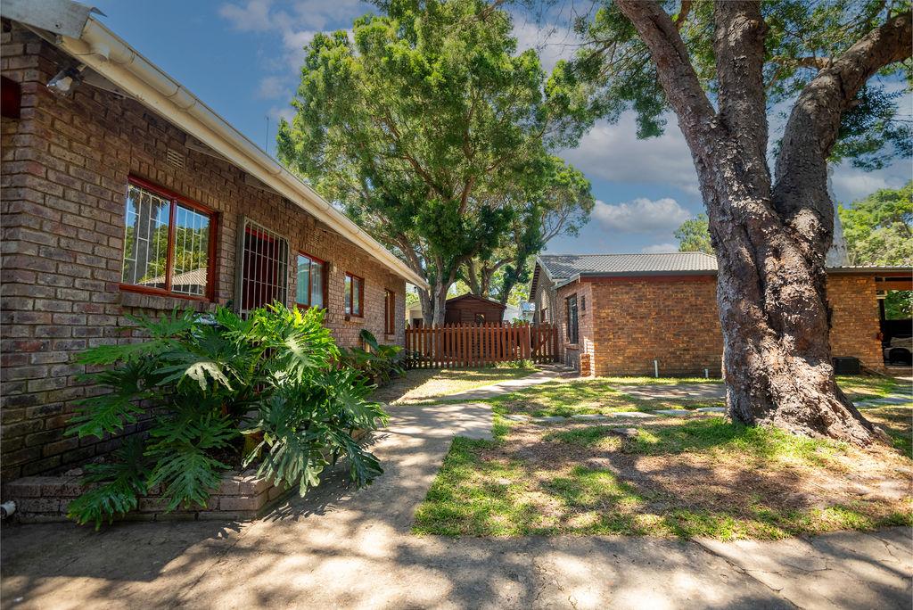 House for sale with 5 bedrooms, 326, Elft Avenue Fine & Country