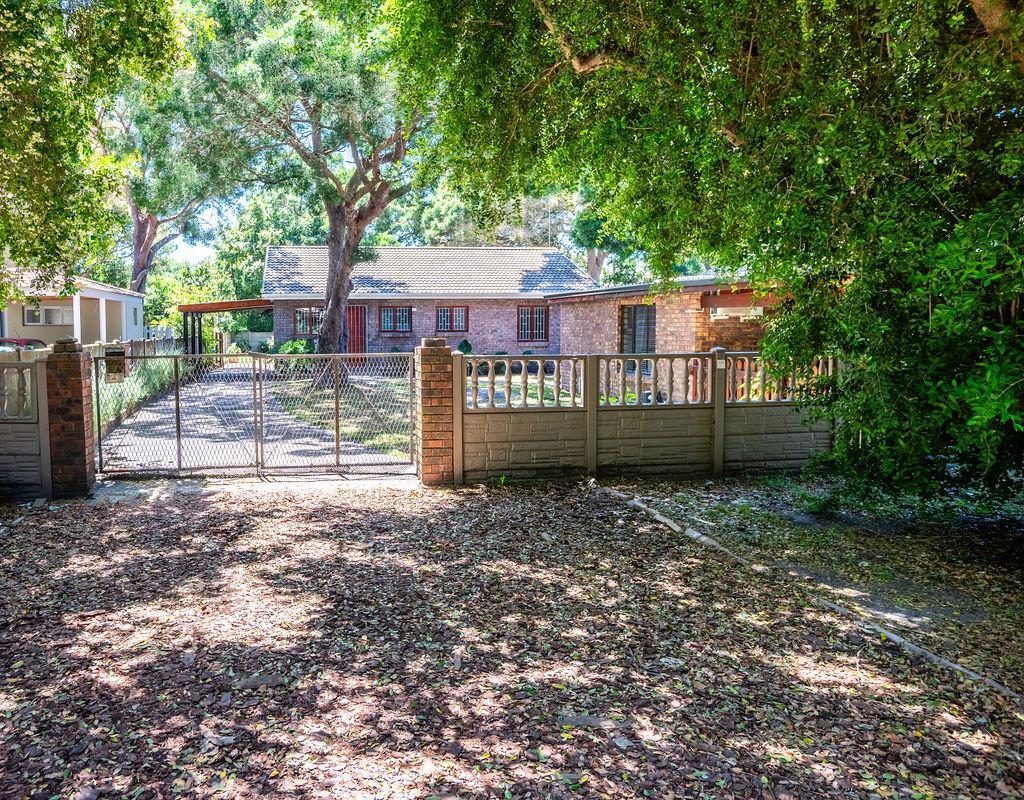 House for sale with 5 bedrooms, 326, Elft Avenue Fine & Country