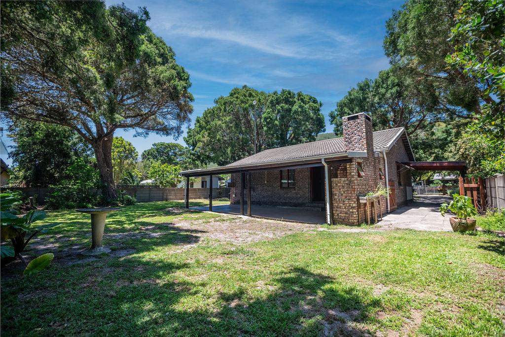 House for sale with 5 bedrooms, 326, Elft Avenue Fine & Country