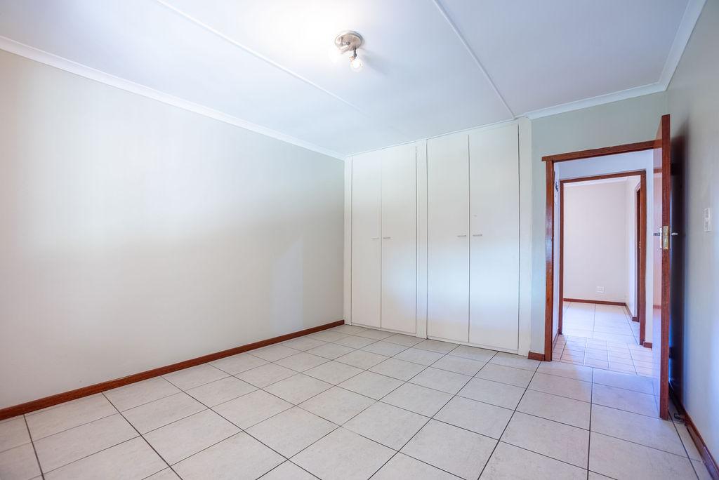 House for sale with 5 bedrooms, 326, Elft Avenue Fine & Country