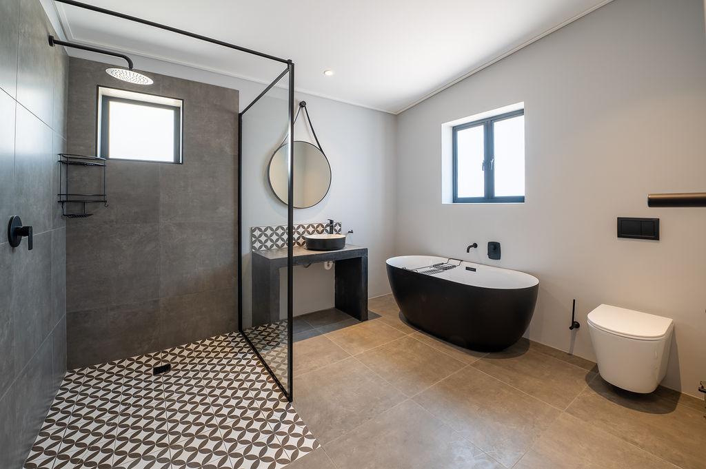 House for sale with 2 bedrooms, Westford Bridge, Knysna Fine & Country