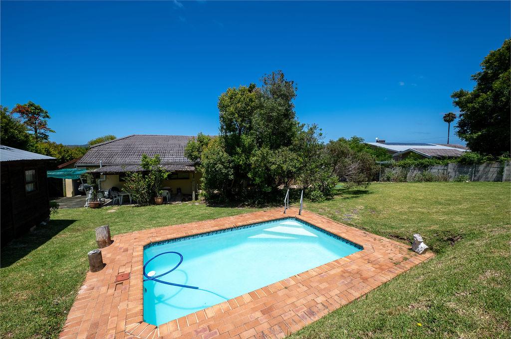 House for sale with 3 bedrooms, Old Place, Knysna Fine & Country