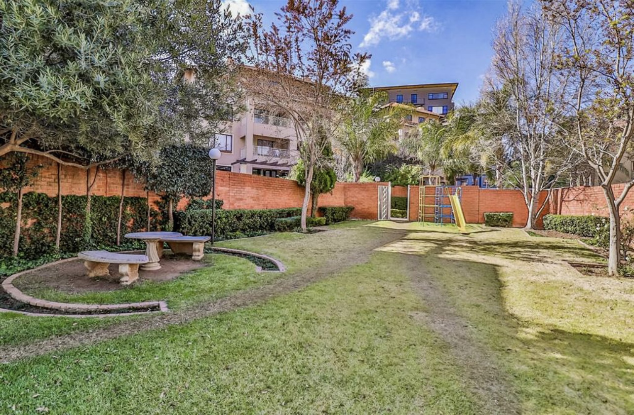 Apartment to rent with 2 bedrooms, Sunninghill, Sandton Fine & Country