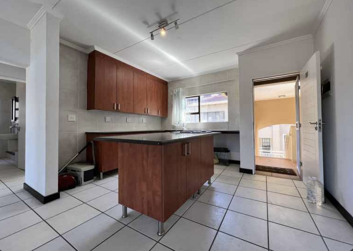 Apartment to rent with 2 bedrooms, Sunninghill, Sandton Fine & Country
