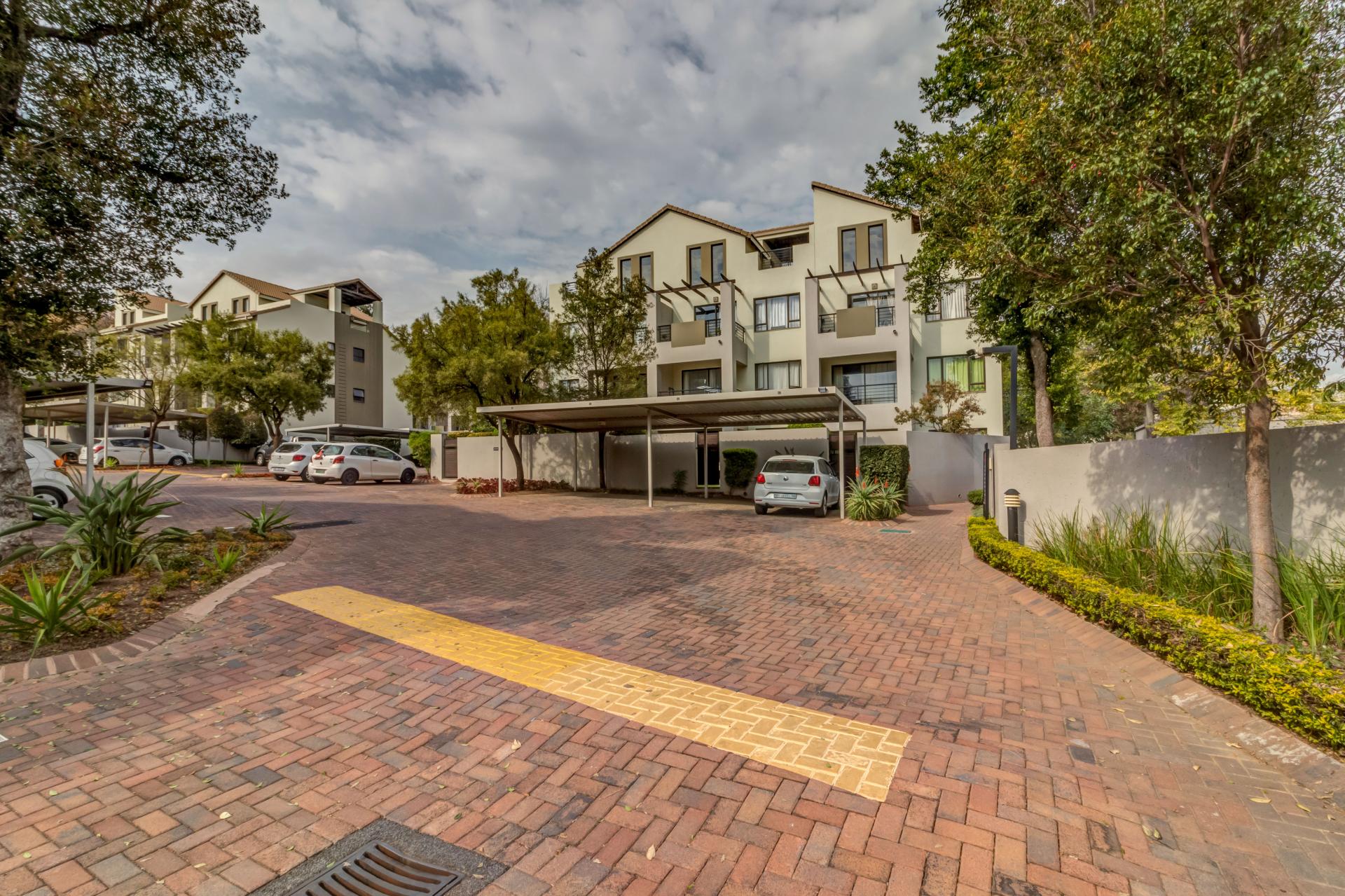Apartment for sale with 2 bedrooms, Beverley, Sandton Fine & Country