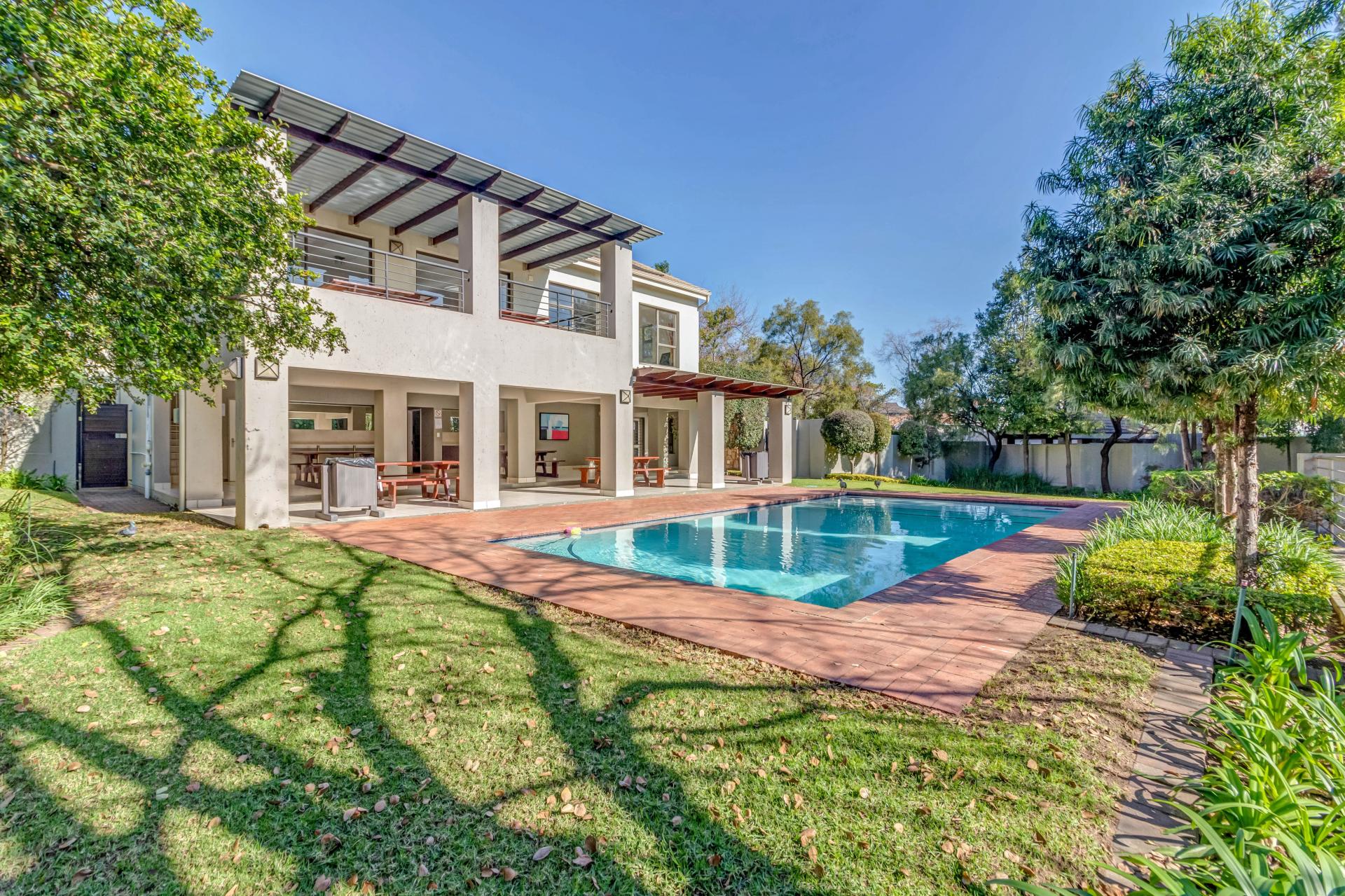 Apartment for sale with 2 bedrooms, Beverley, Sandton Fine & Country