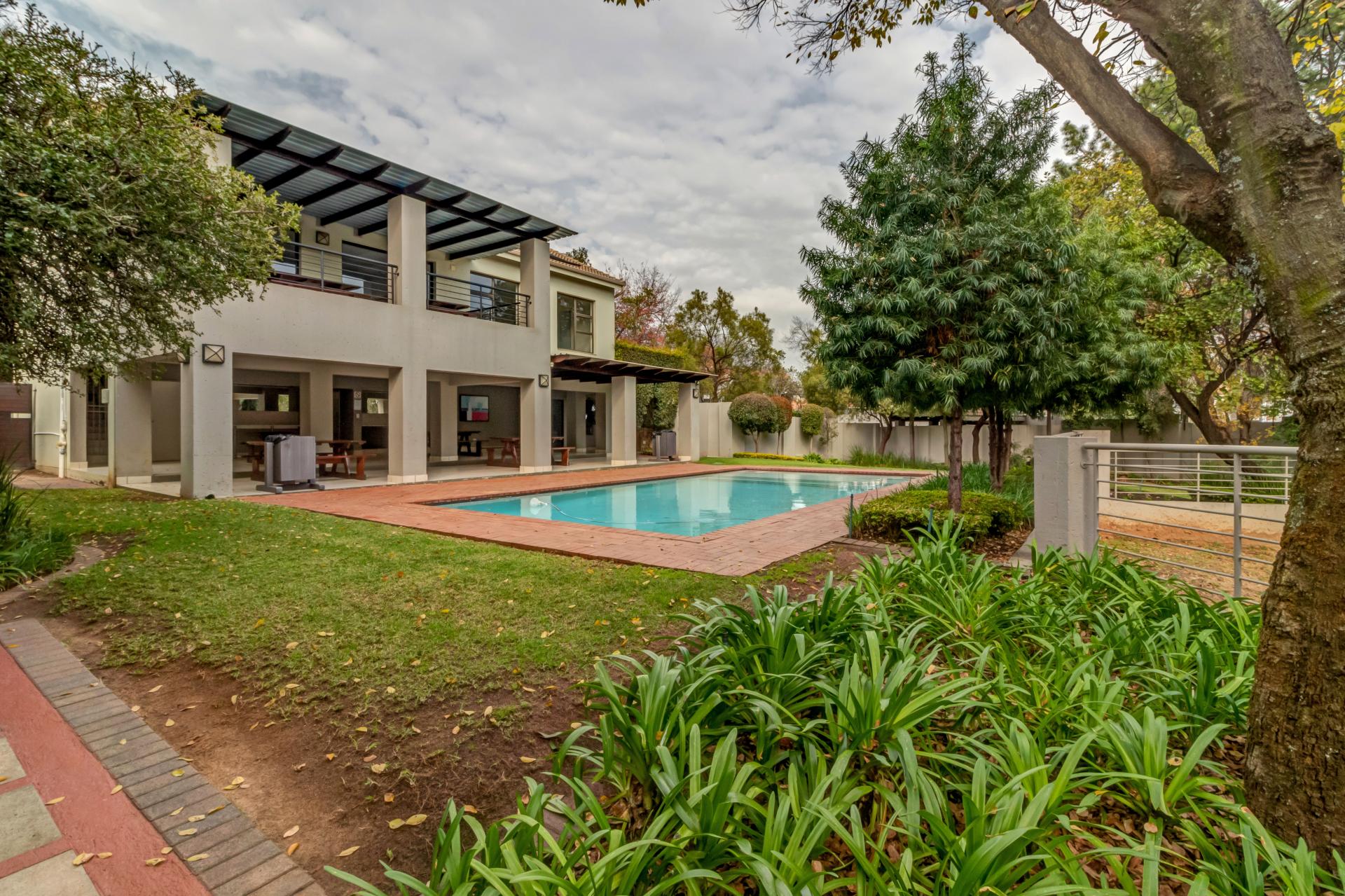 Apartment for sale with 2 bedrooms, Beverley, Sandton Fine & Country