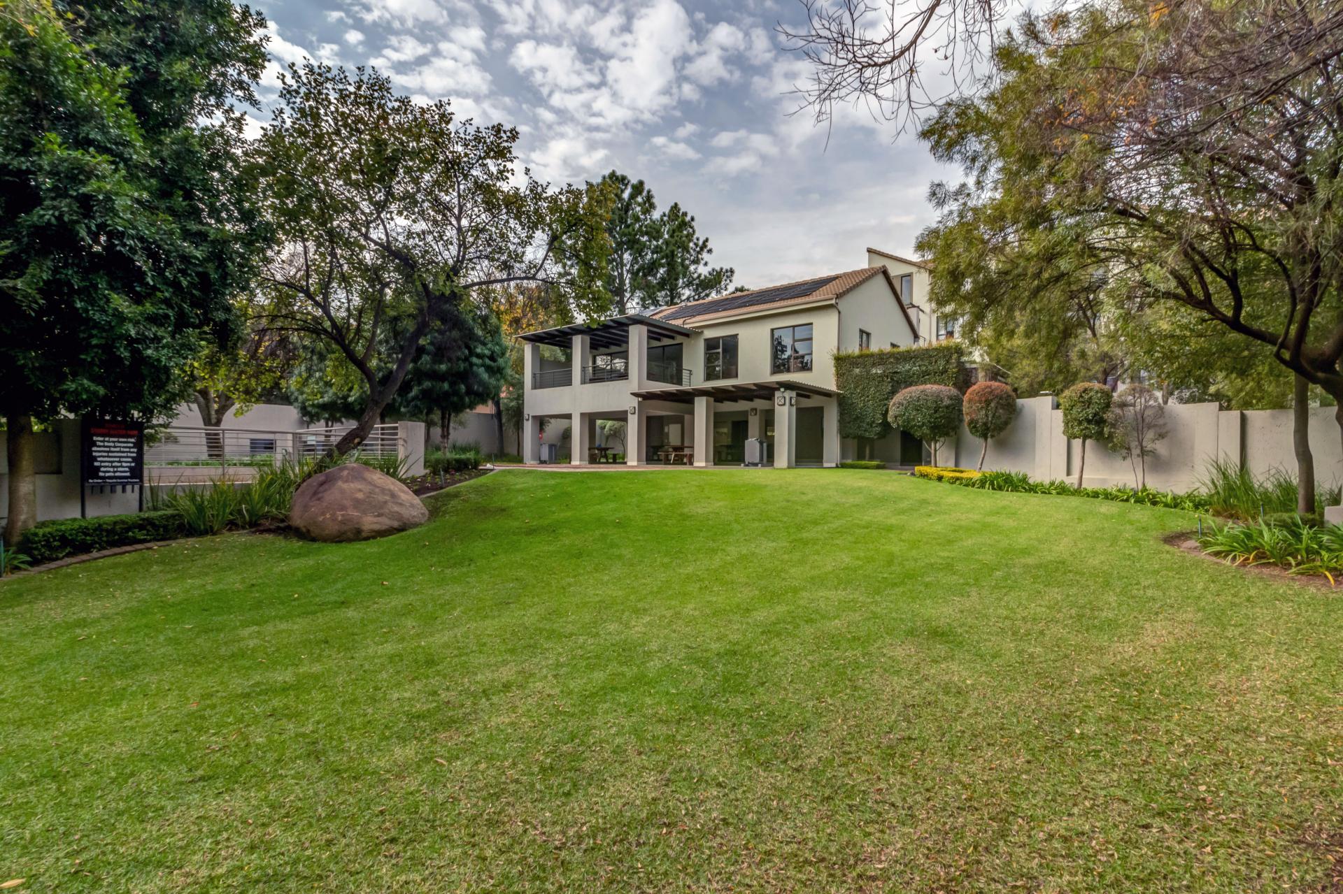 Apartment for sale with 2 bedrooms, Beverley, Sandton Fine & Country