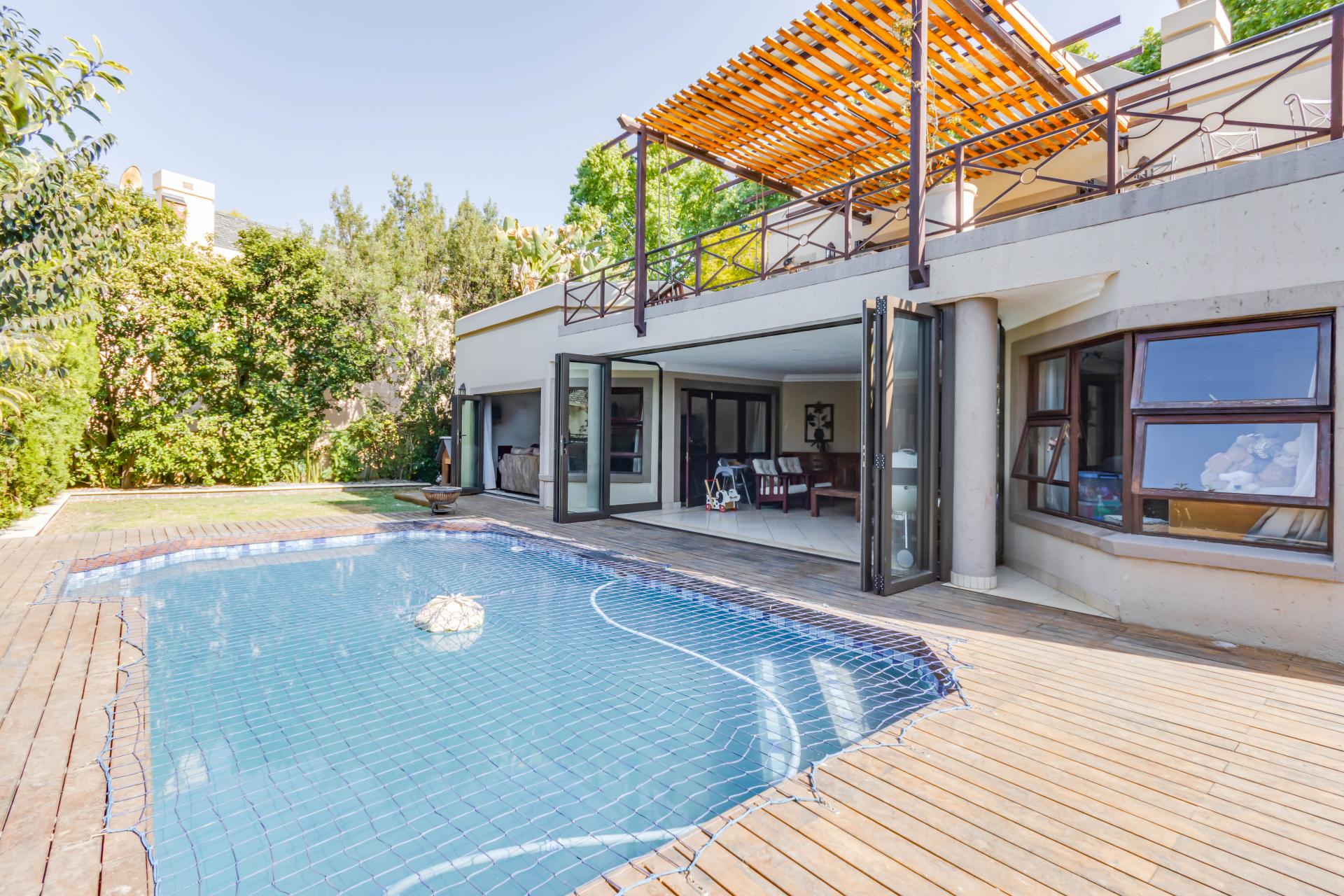 House for sale with 3 bedrooms, 6, Muirfield Close Fine & Country