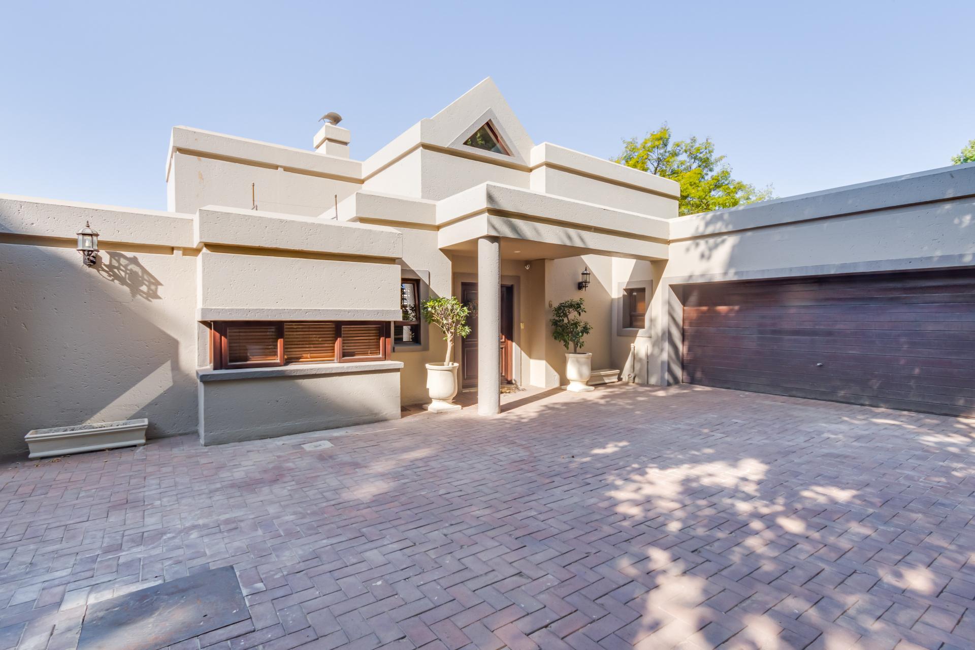 House for sale with 3 bedrooms, 6, Muirfield Close Fine & Country