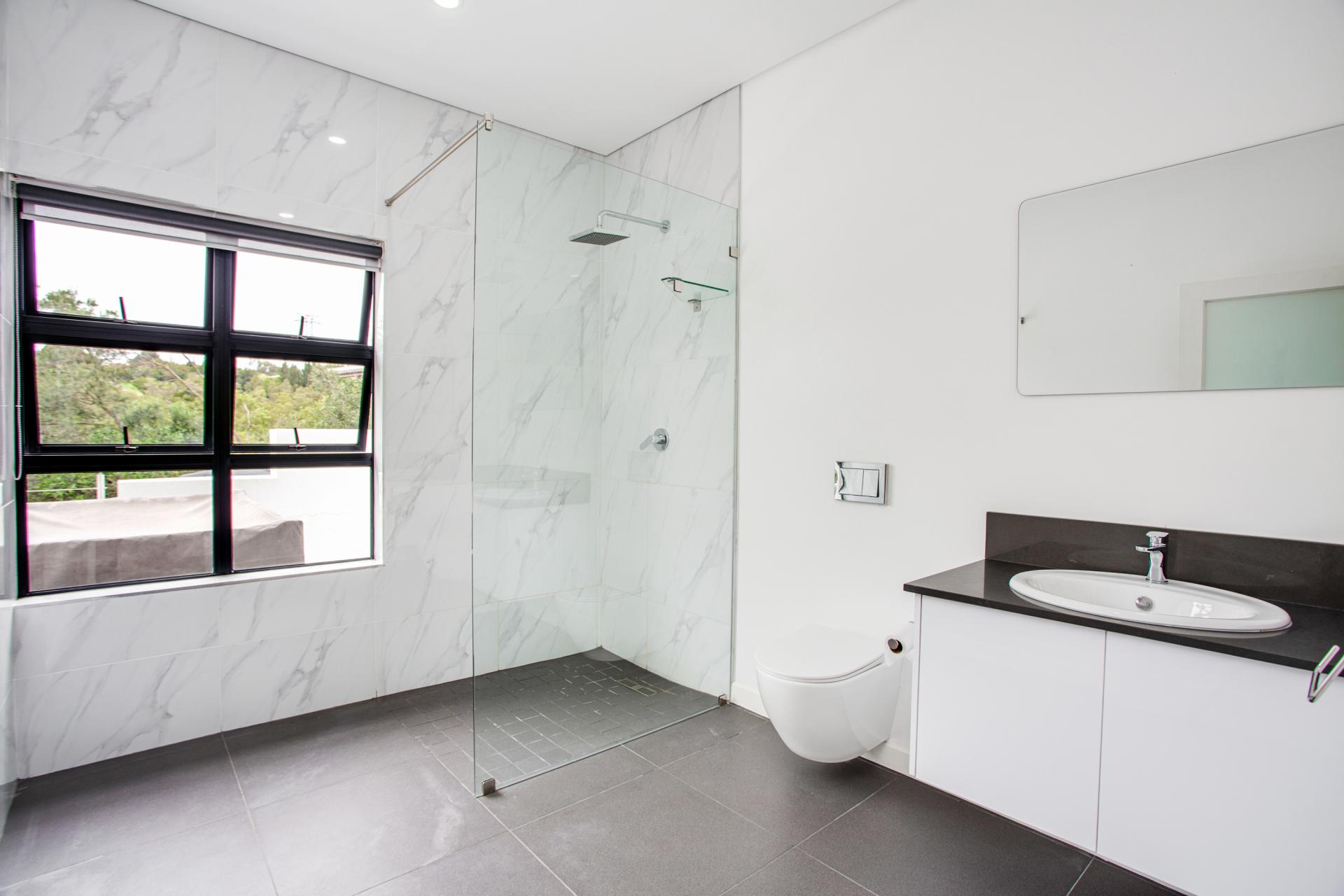 House for sale with 5 bedrooms, 949, Deerhurst Fine & Country