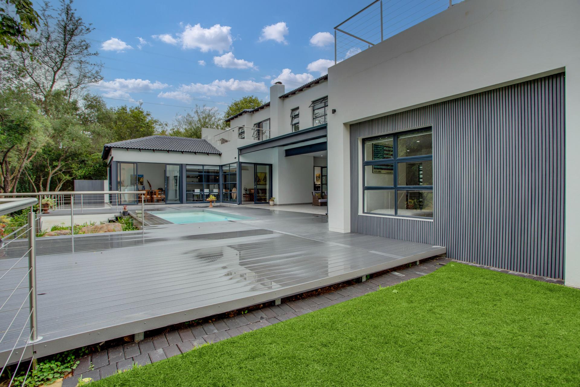 House for sale with 5 bedrooms, 949, Deerhurst Fine & Country