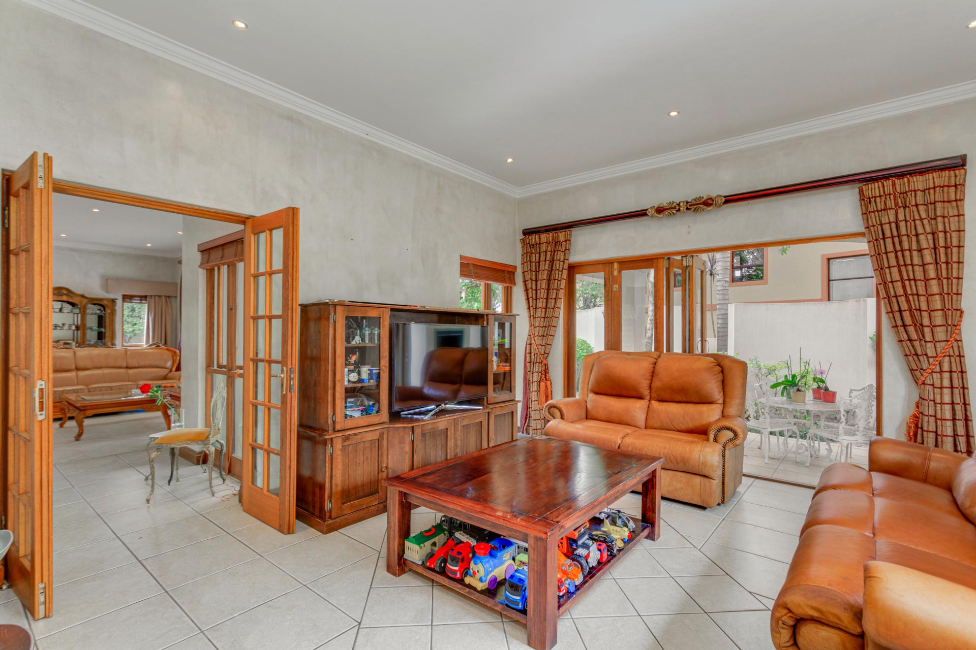 House for sale with 4 bedrooms, 4, Montagu Crescent Fine & Country