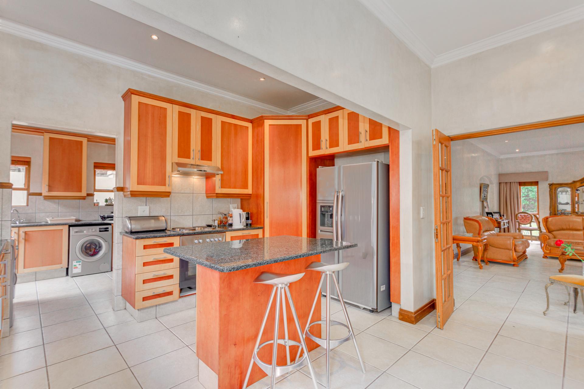 House for sale with 4 bedrooms, 4, Montagu Crescent Fine & Country