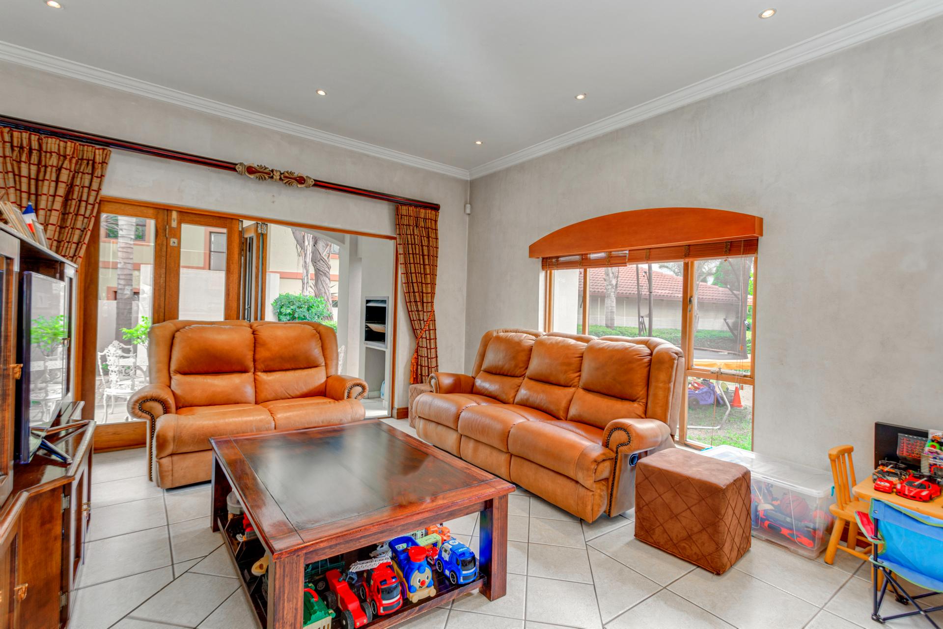 House for sale with 4 bedrooms, 4, Montagu Crescent Fine & Country
