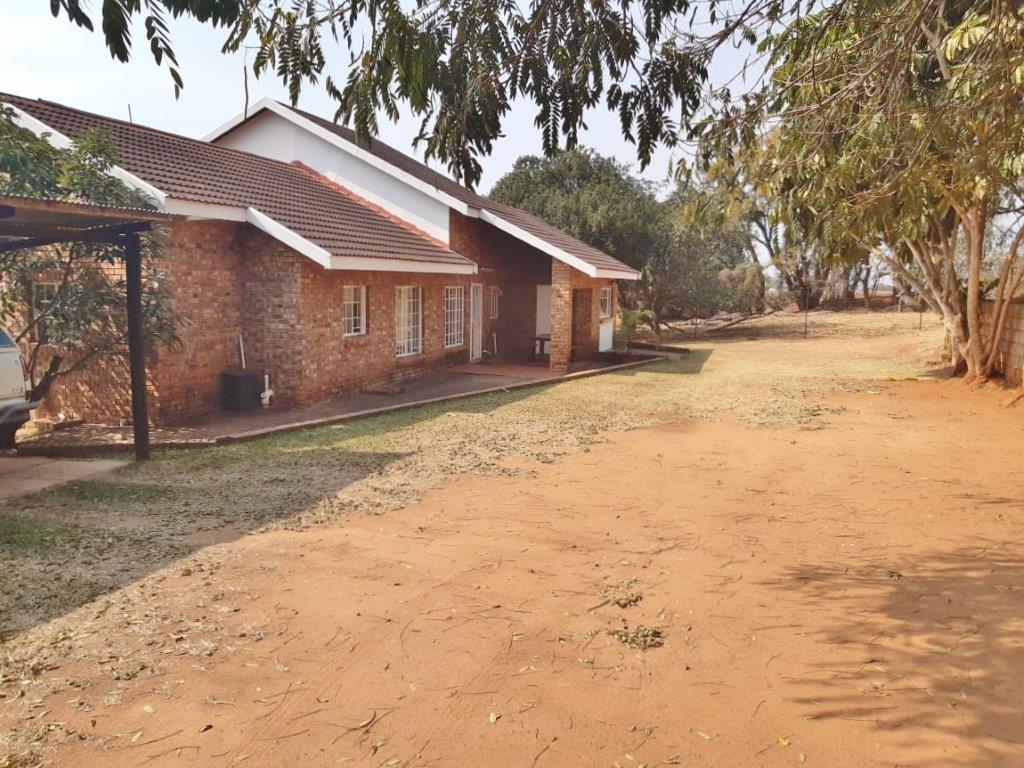 3 bedroom Farm House for sale in White River