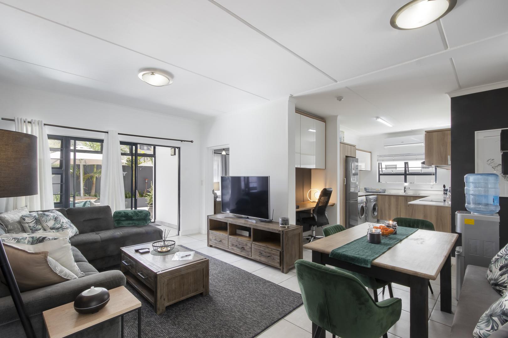 Apartment for sale with 3 bedrooms, Paardevlei, Somerset West Fine