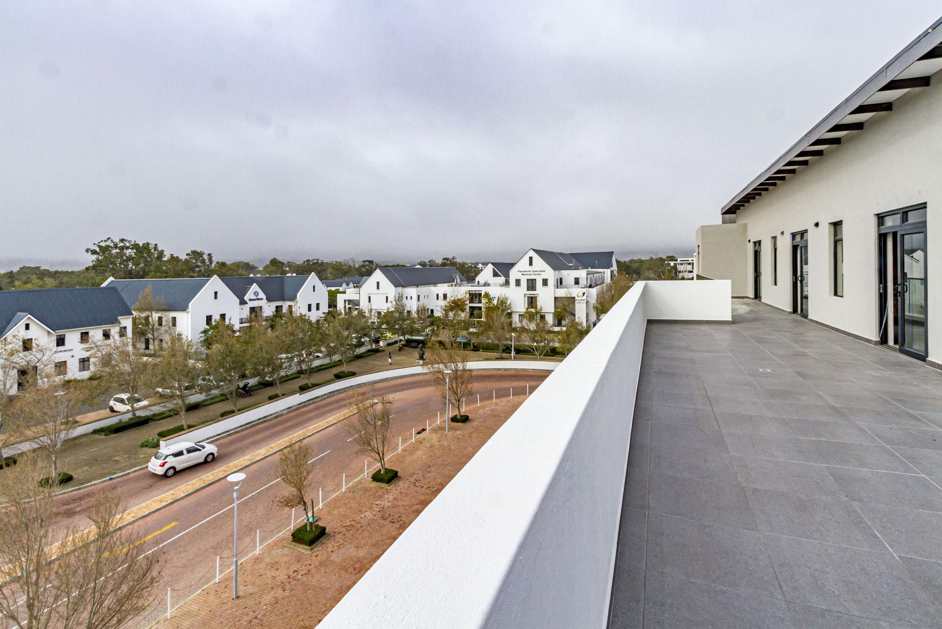 Penthouse to rent with 3 bedrooms, Paardevlei, Somerset West Fine