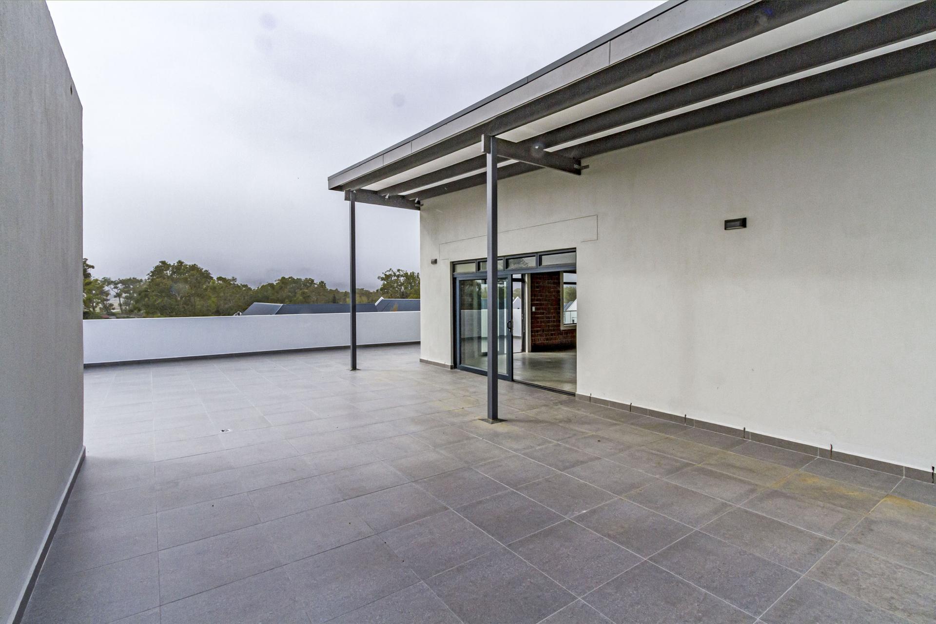 Penthouse to rent with 3 bedrooms, Paardevlei, Somerset West Fine