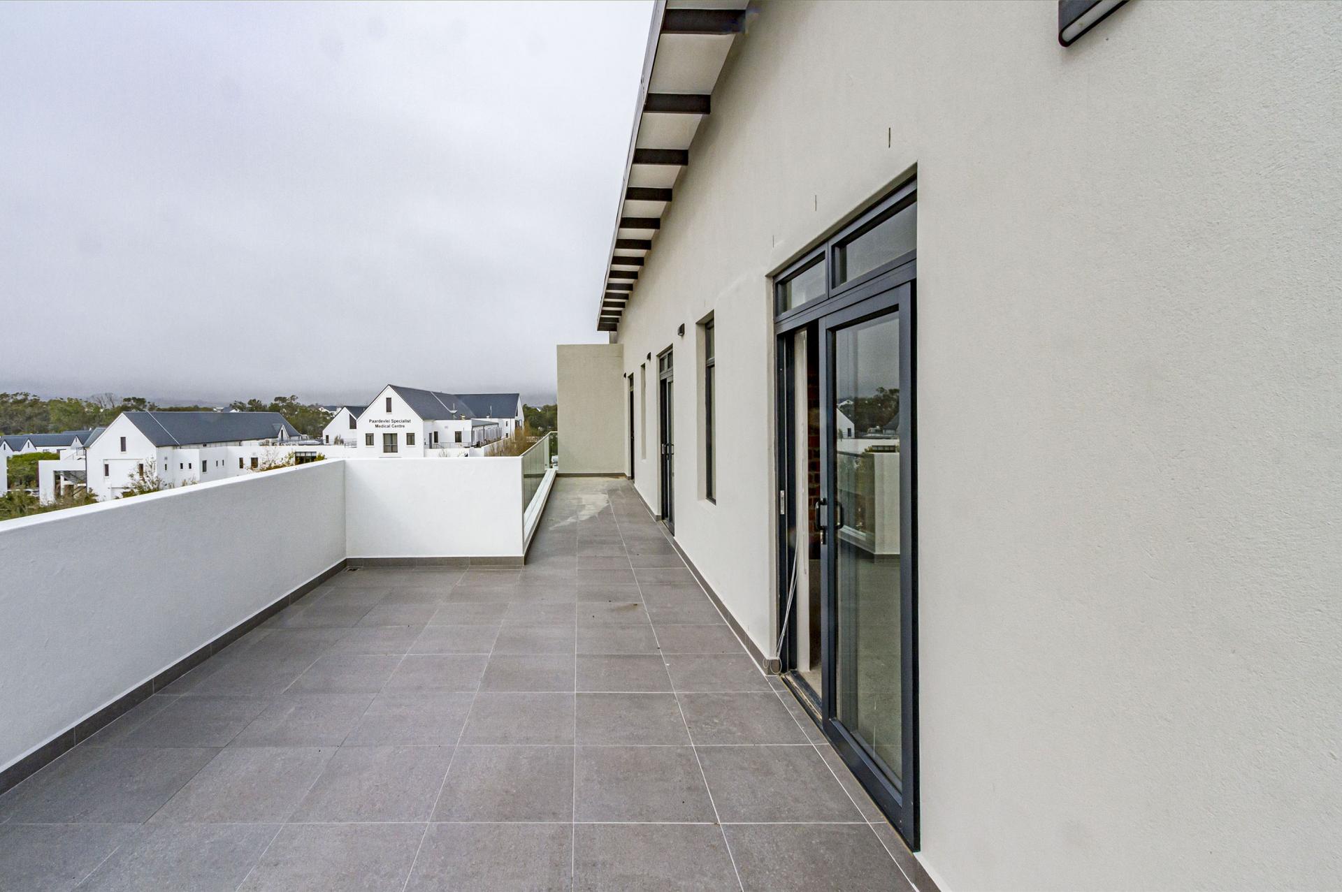 Penthouse to rent with 3 bedrooms, Paardevlei, Somerset West Fine