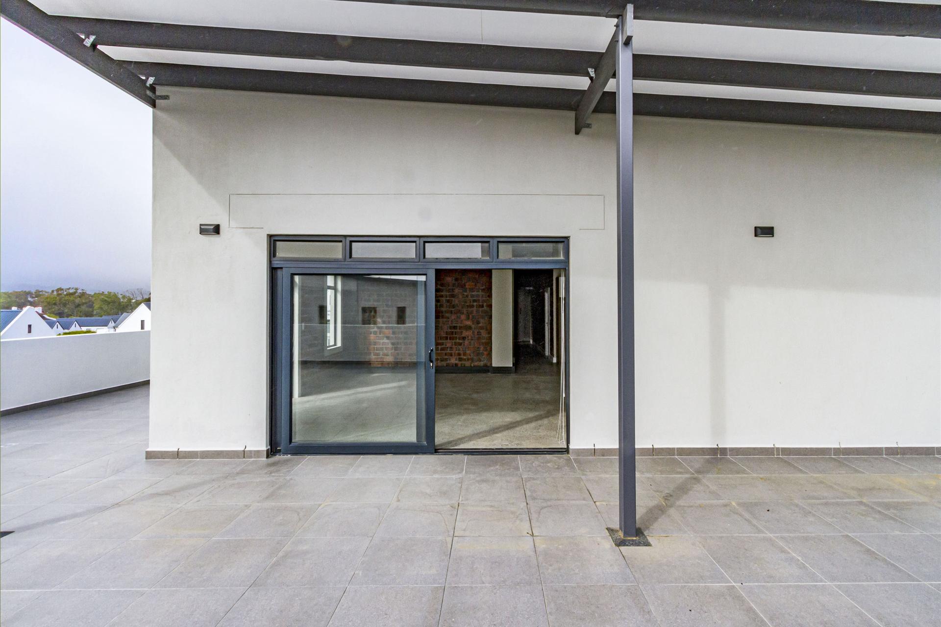 Penthouse to rent with 3 bedrooms, Paardevlei, Somerset West Fine