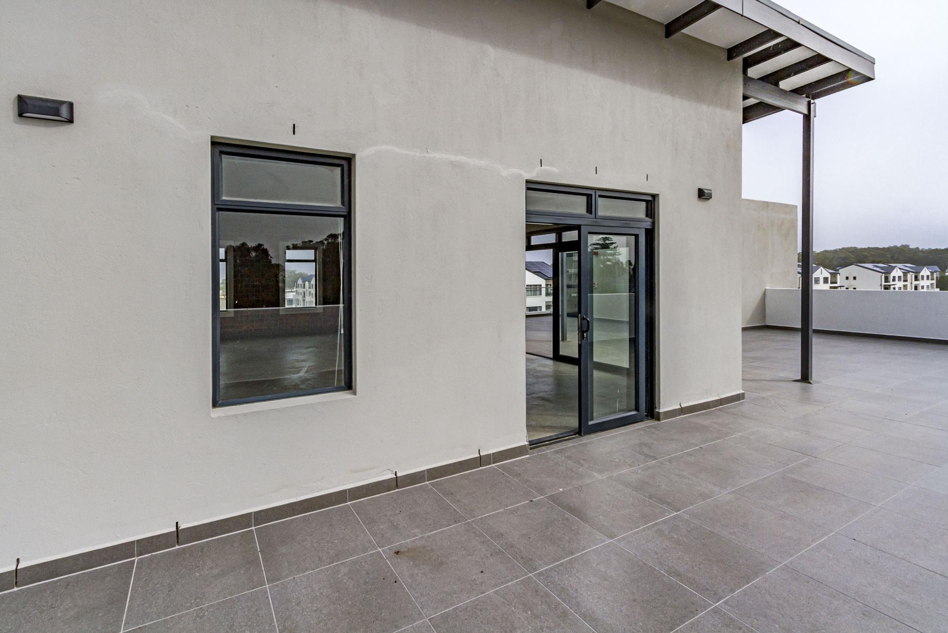 Penthouse to rent with 3 bedrooms, Paardevlei, Somerset West Fine