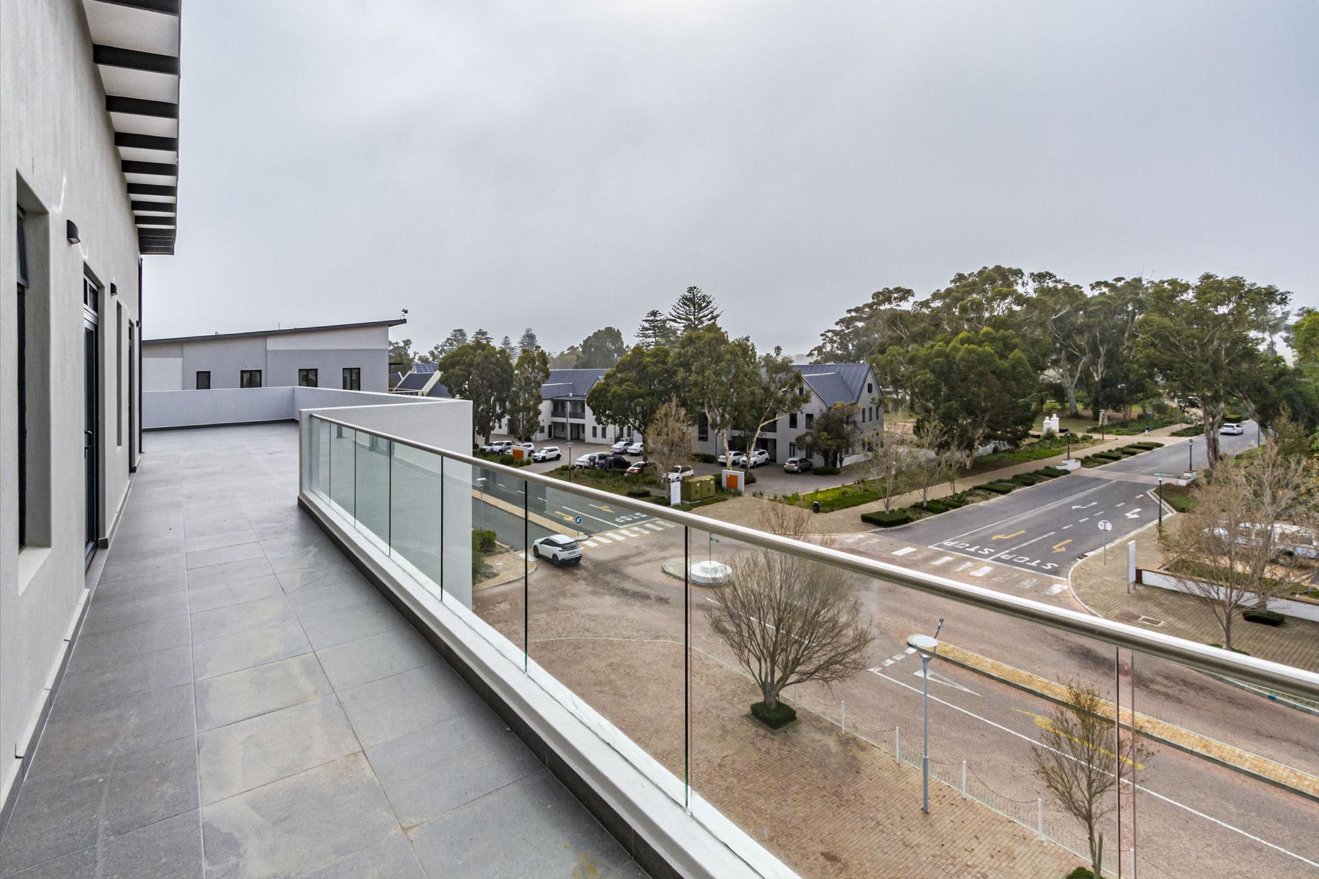 Penthouse to rent with 3 bedrooms, Paardevlei, Somerset West Fine