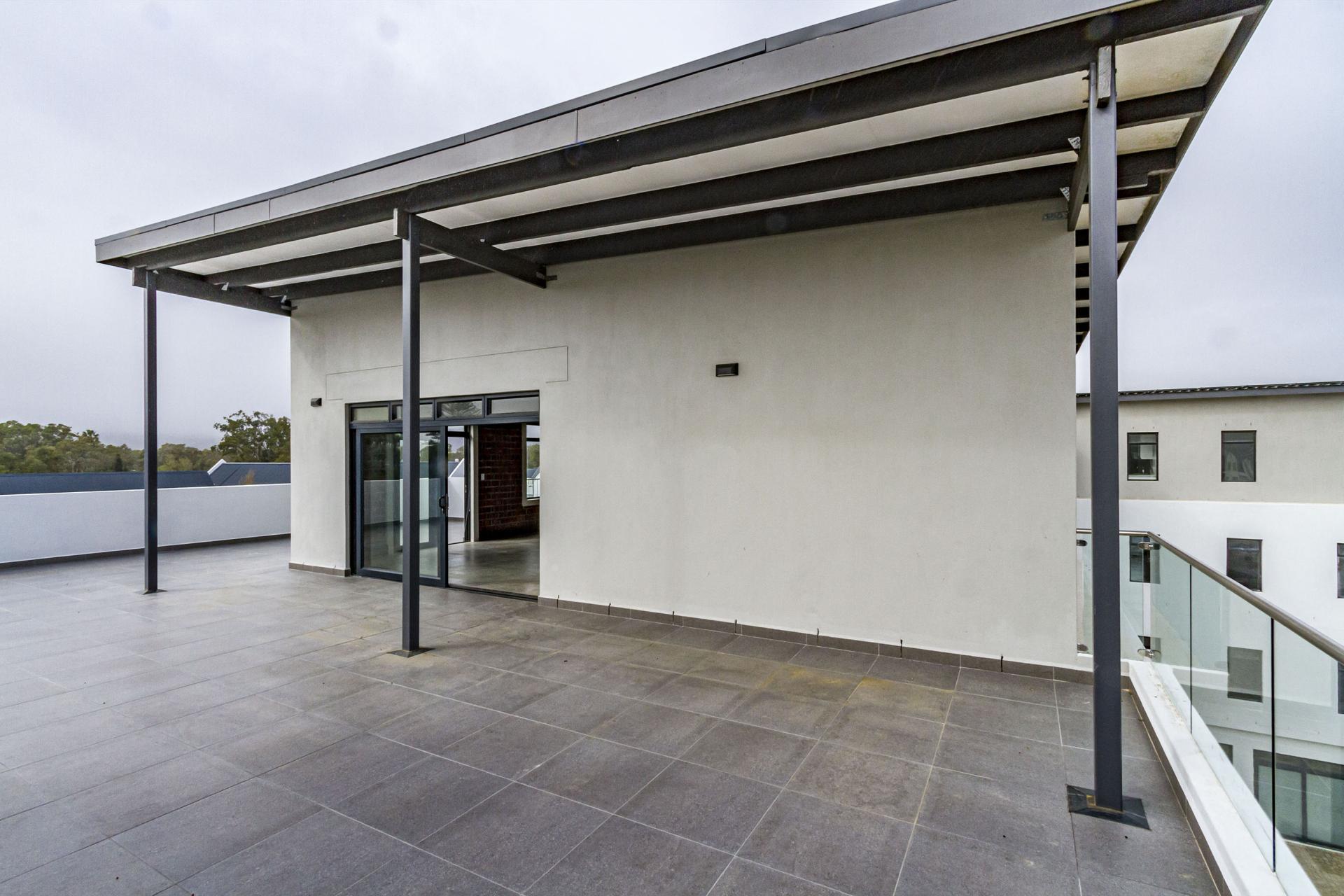 Penthouse to rent with 3 bedrooms, Paardevlei, Somerset West Fine