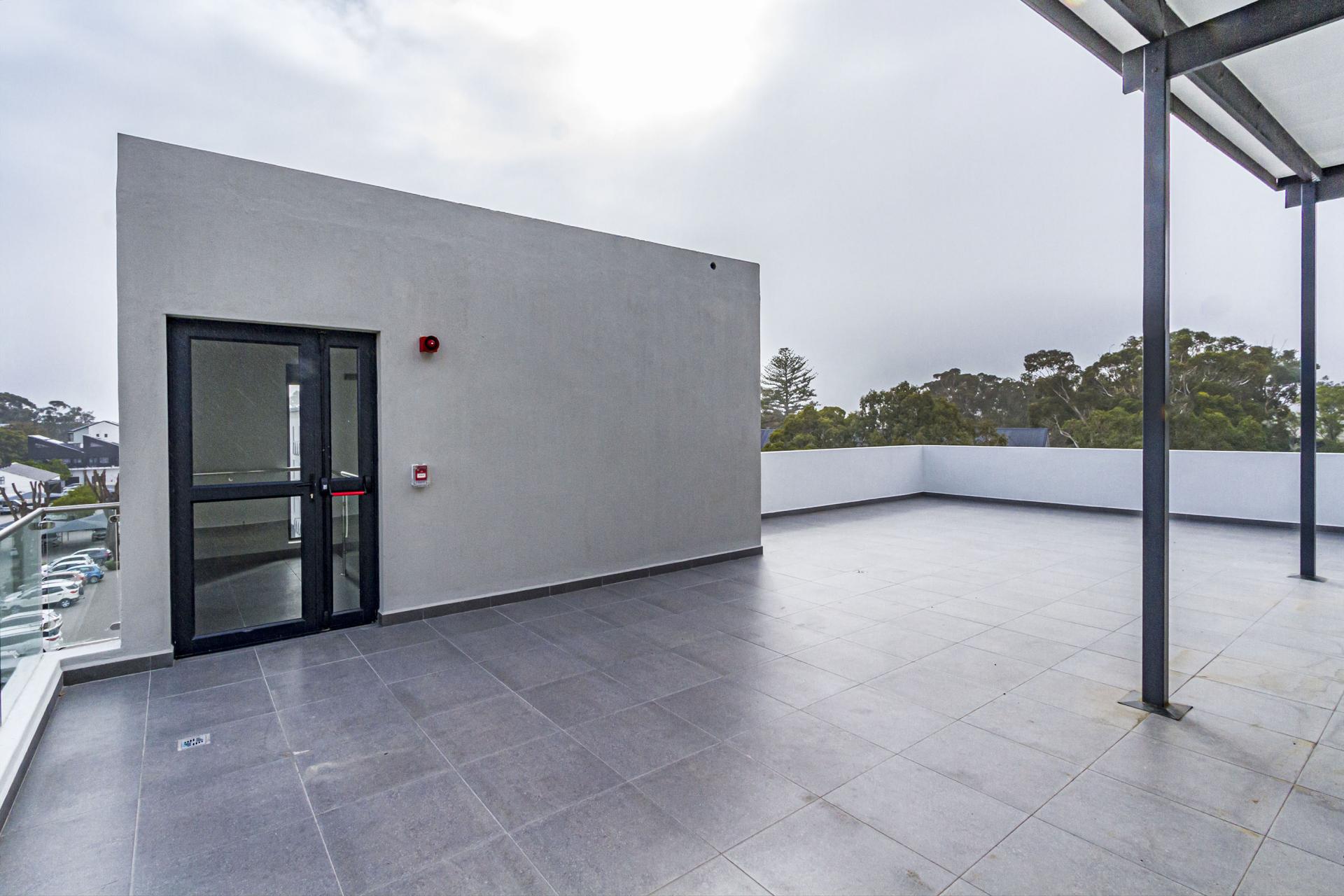 Penthouse to rent with 3 bedrooms, Paardevlei, Somerset West Fine