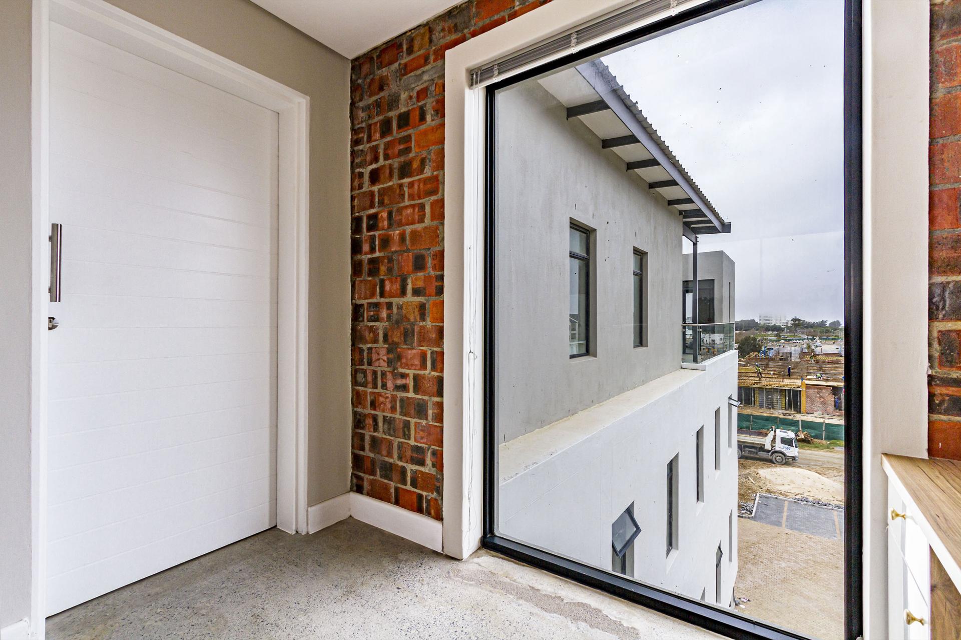 Penthouse to rent with 2 bedrooms, Paardevlei, Somerset West Fine