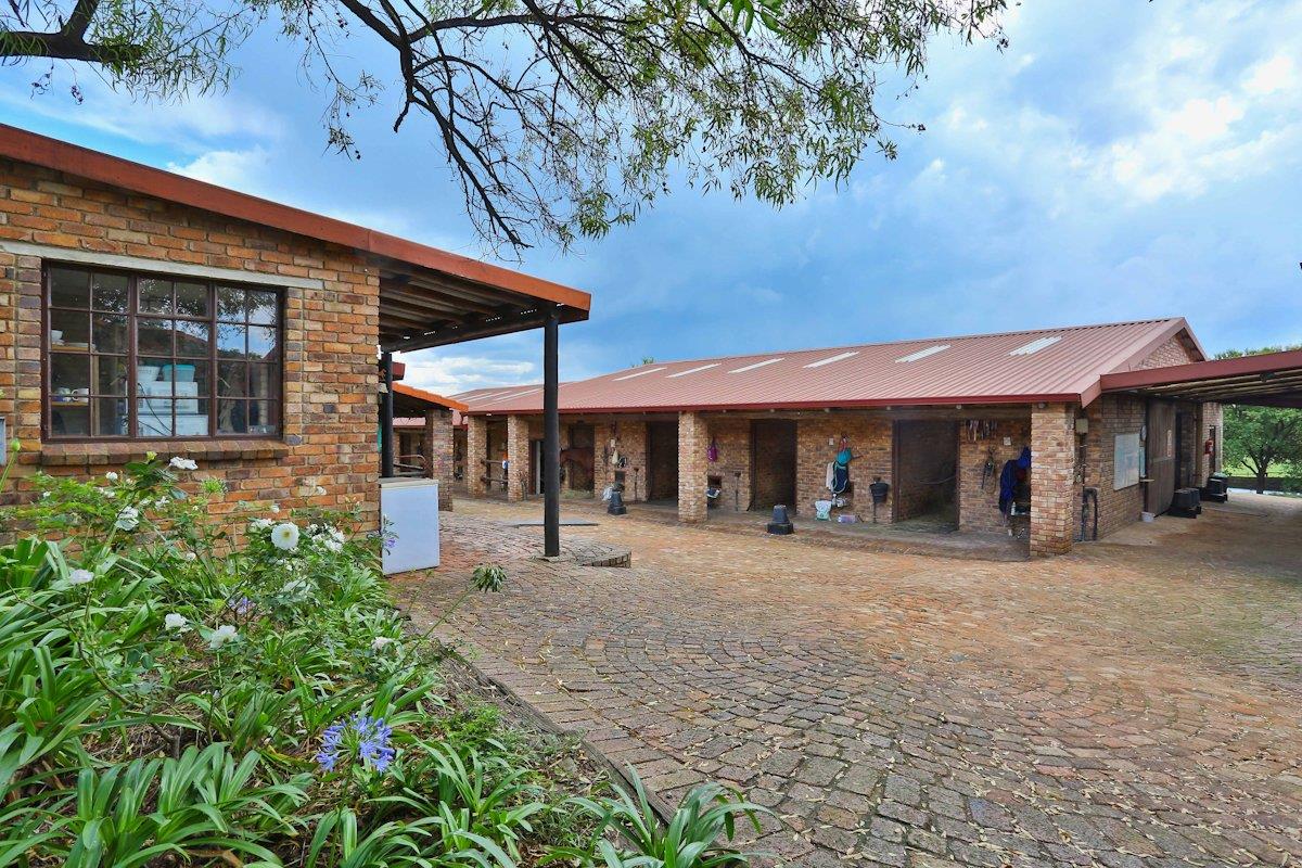 Farm for sale with 5 bedrooms, Sun Valley, Midrand Fine & Country