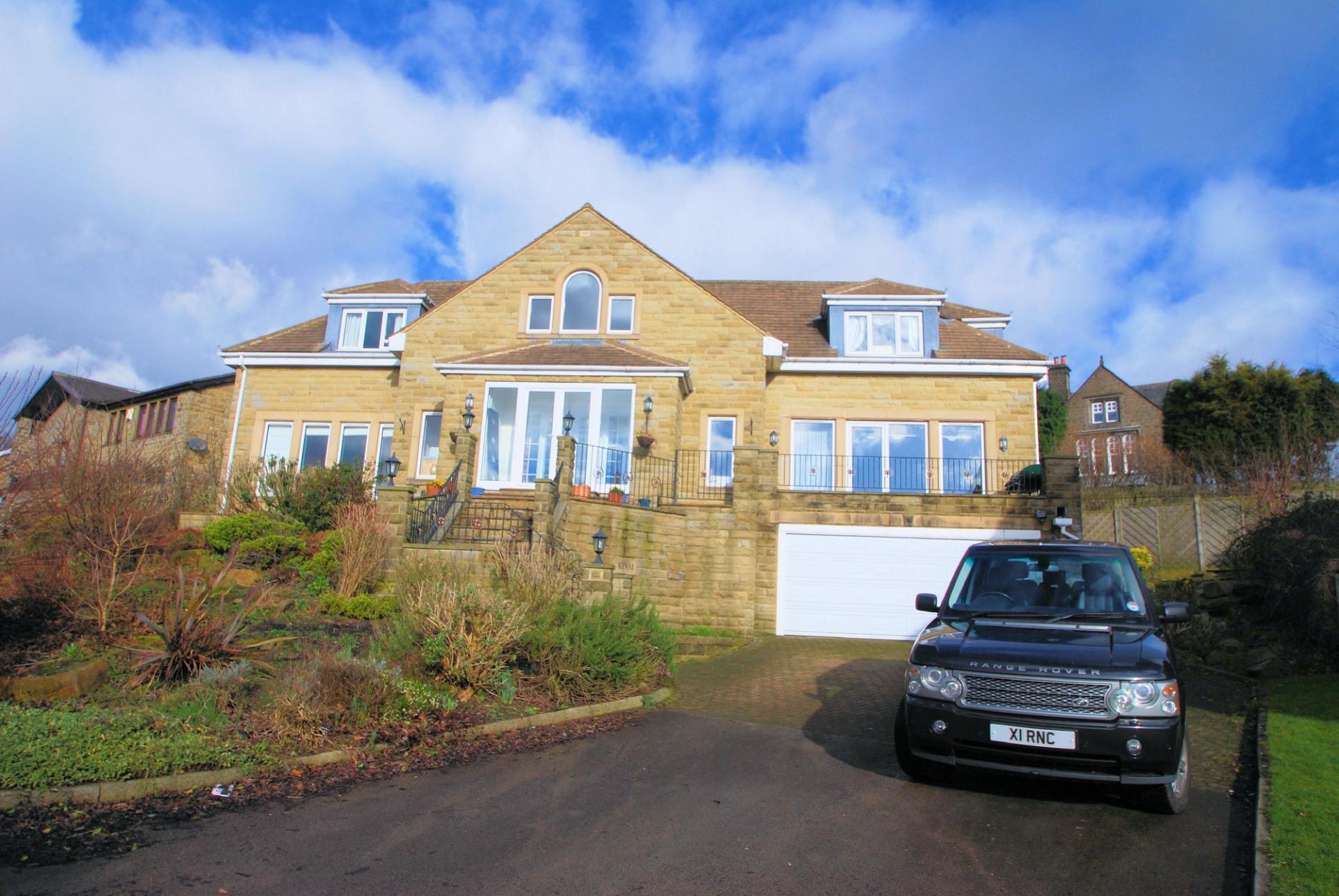 4 bedroom Detached House for rent in Brighouse