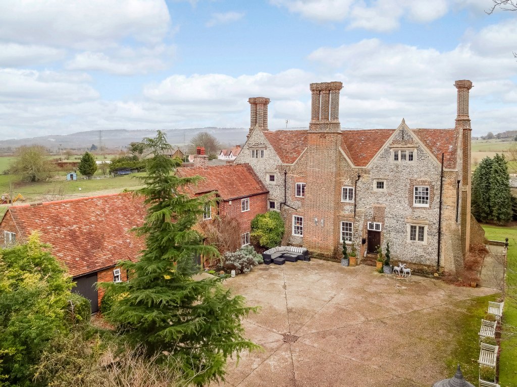 8 bedroom Manor House for sale in Aylesbury