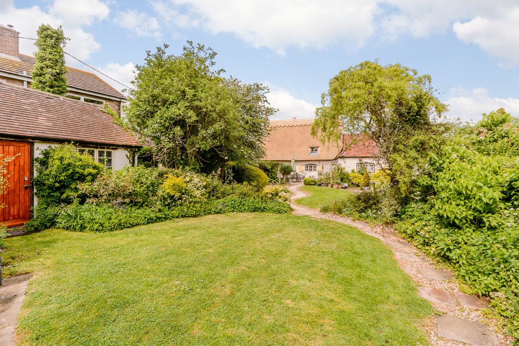 2 bedroom Detached House for sale in Aylesbury