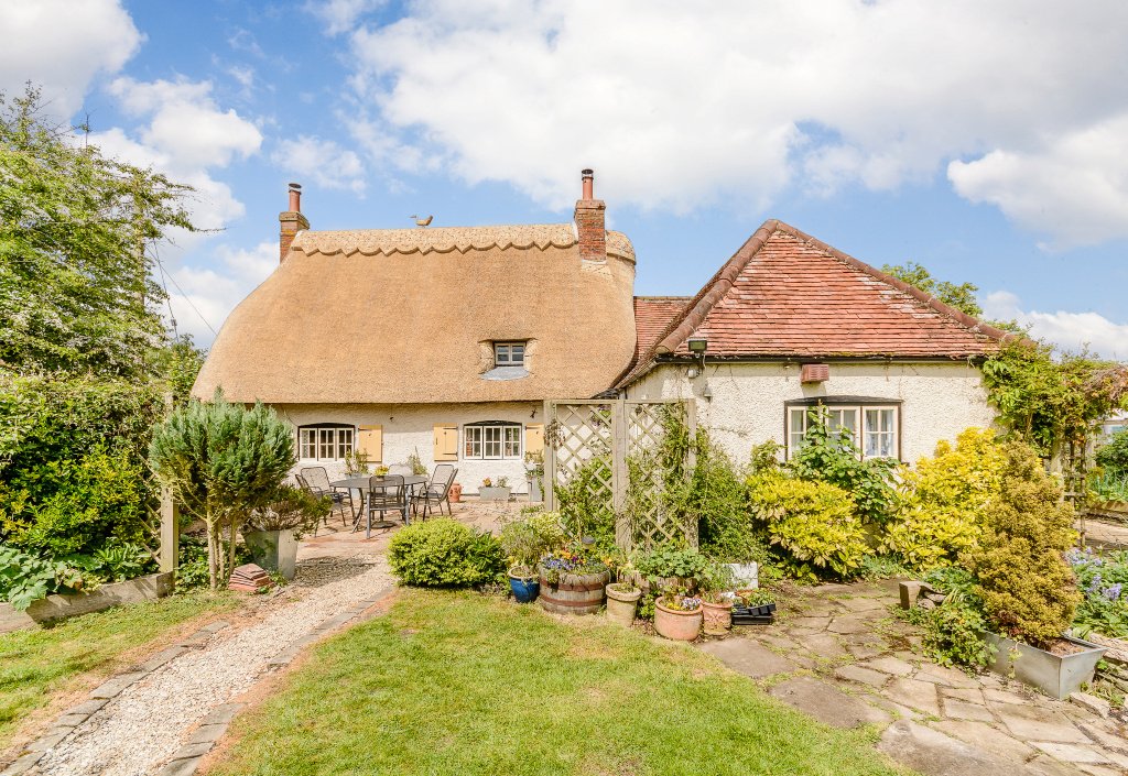 2 bedroom Detached House for sale in Aylesbury